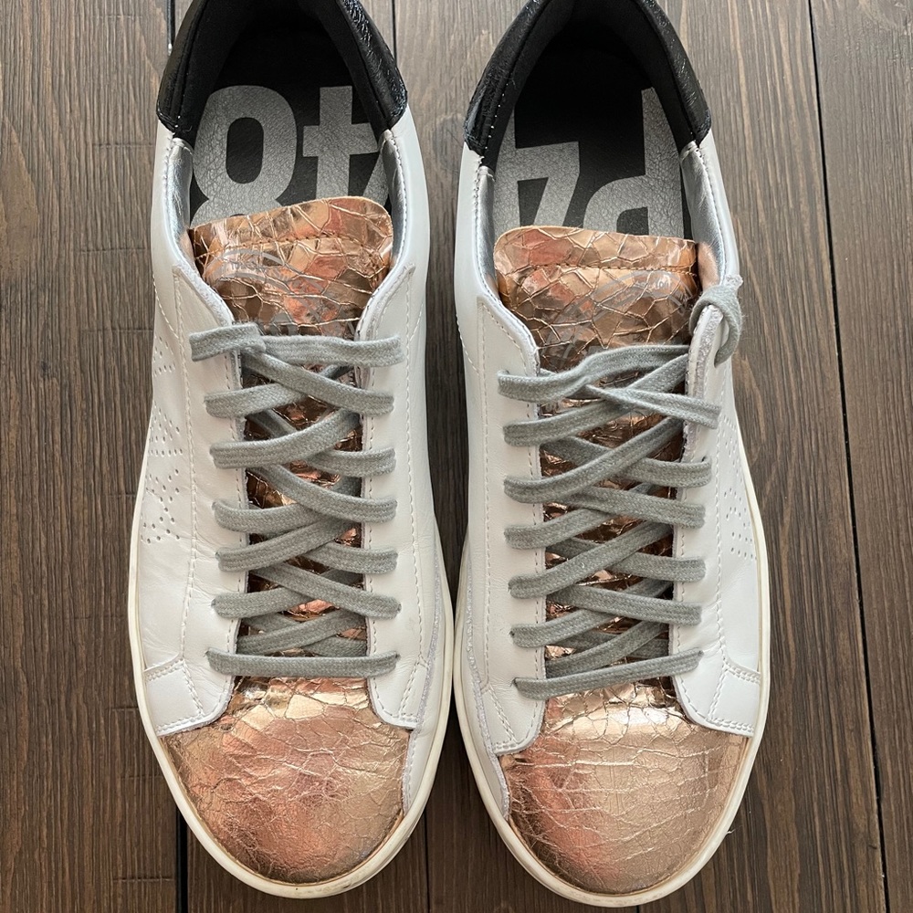 P448 John Low Top Sneaker—Rose Gold